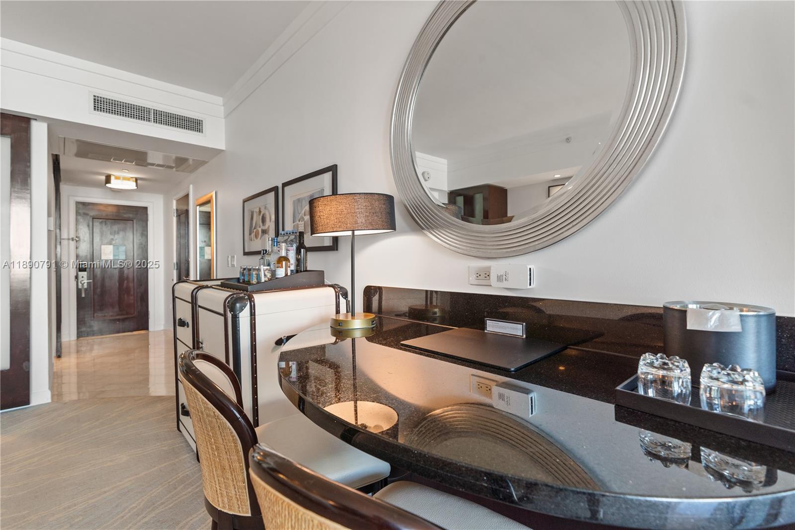 FONTAINEBLEAU III - Residential