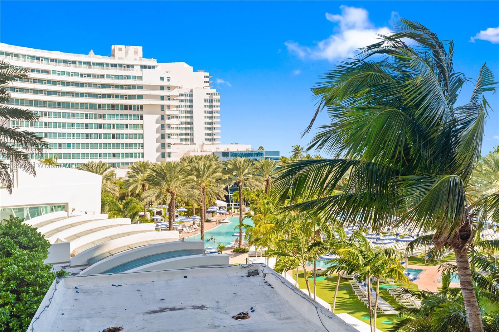 4391 Collins Ave 402