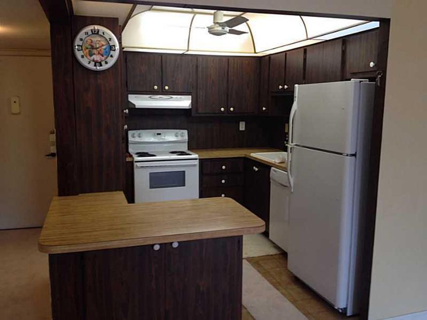 One Bed / One Bath ASSOCIATION CLAIMS 55 PLUS COMMUNITY.Beautiful view. Like brand new kitchen. Brand New Carpet Floors. Included on the Rent, Water, Cable, and Lots of Amenities....