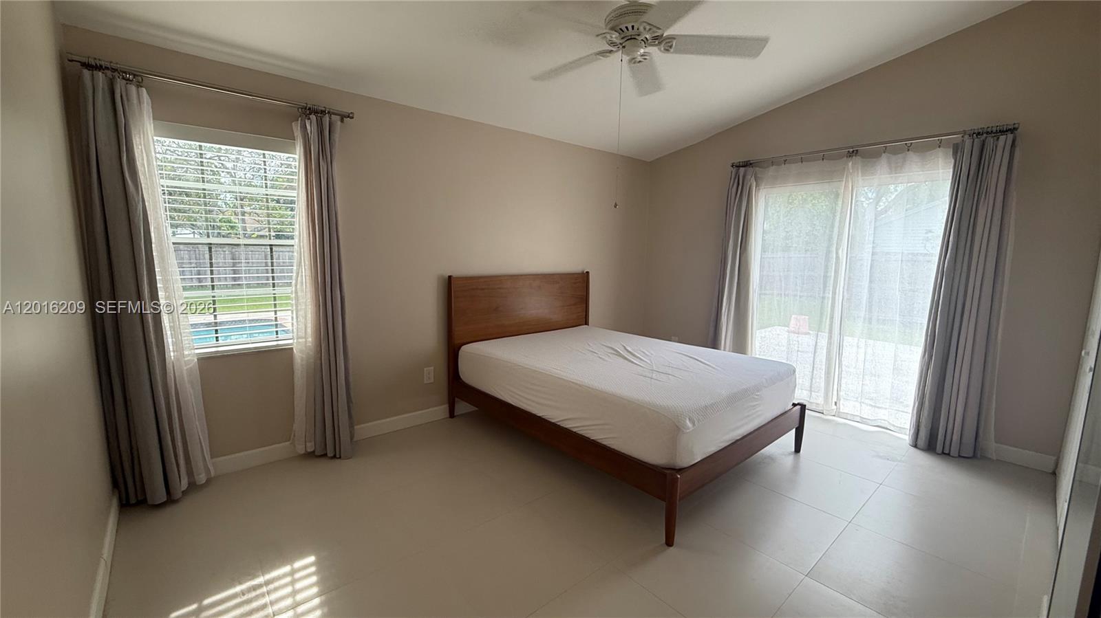 KINGS GRANT EAST - Residential