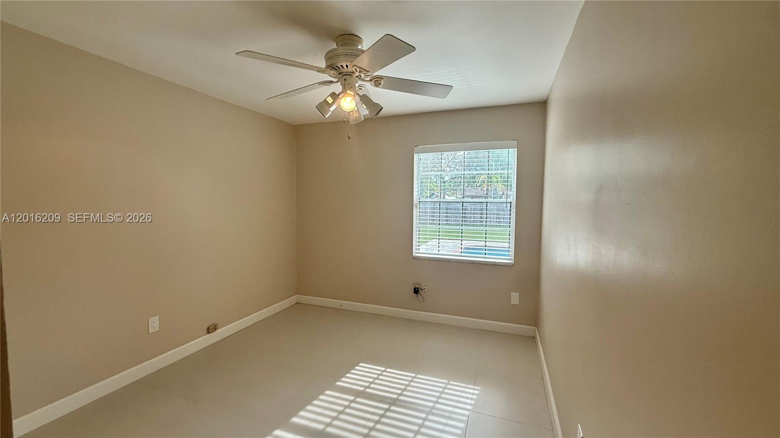KINGS GRANT EAST - Residential
