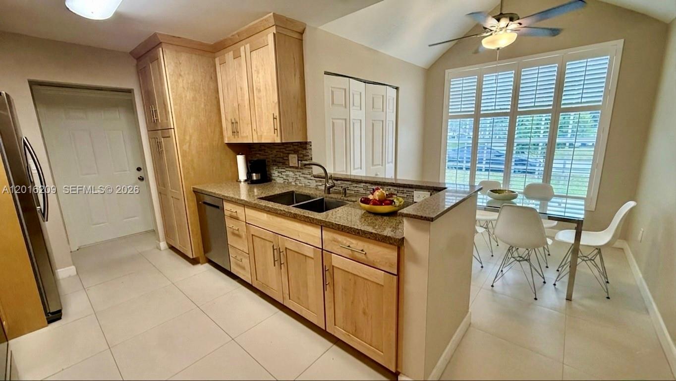 KINGS GRANT EAST - Residential