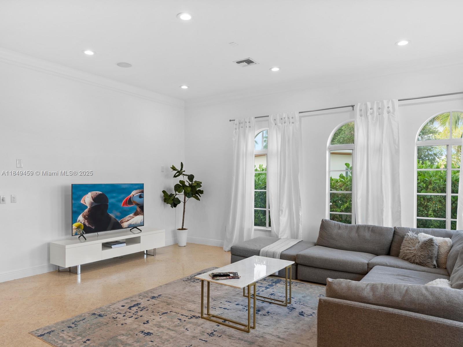 HOLLYWOOD LAKES SECTION - Residential