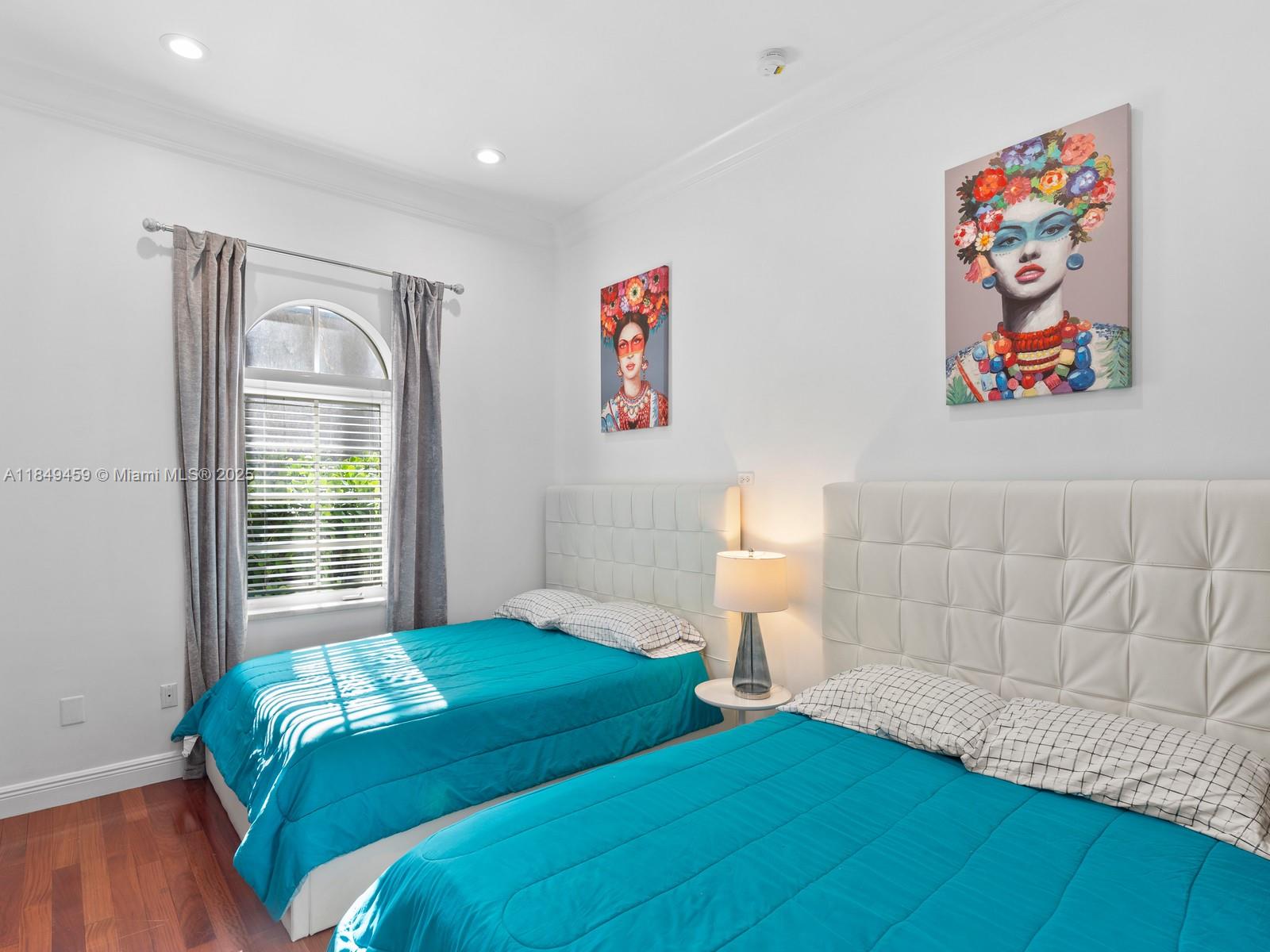 HOLLYWOOD LAKES SECTION - Residential