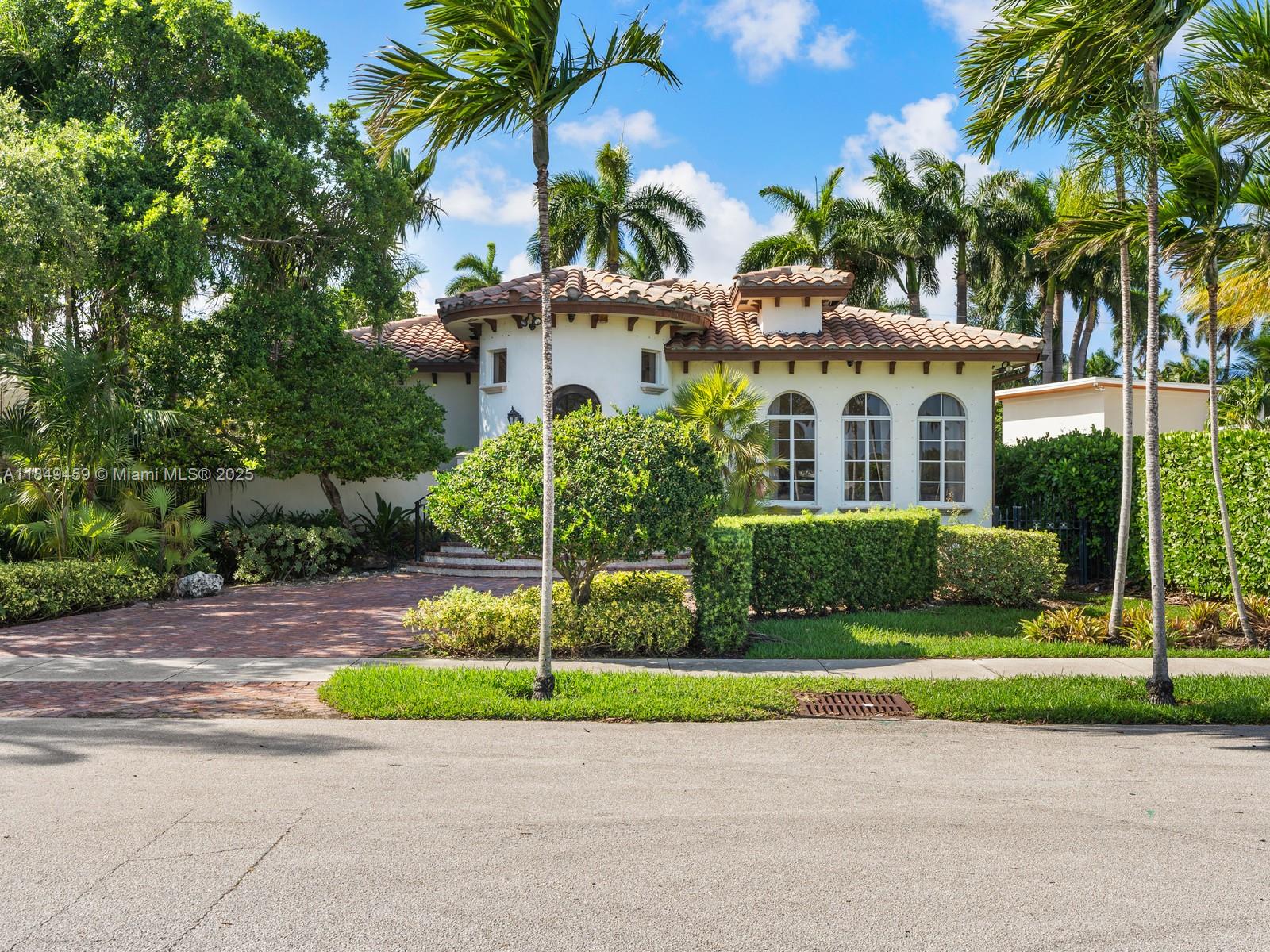 HOLLYWOOD LAKES SECTION - Residential