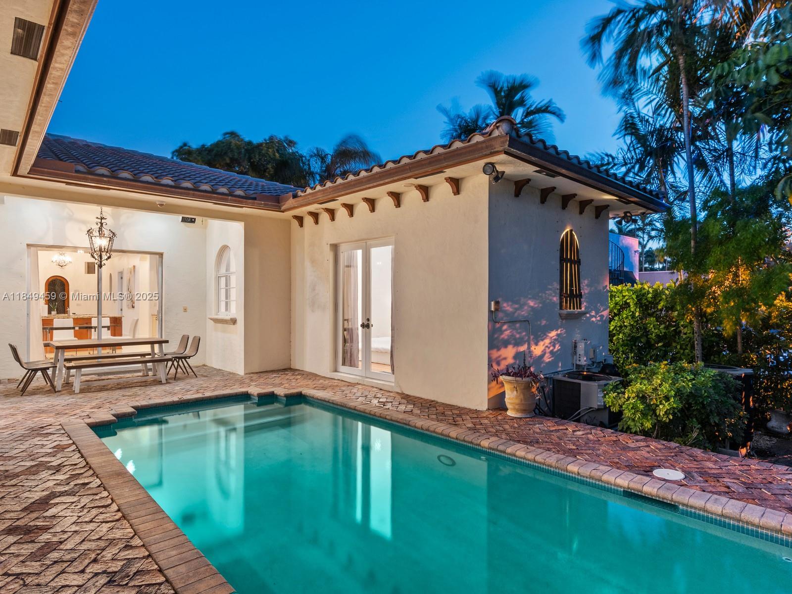 HOLLYWOOD LAKES SECTION - Residential