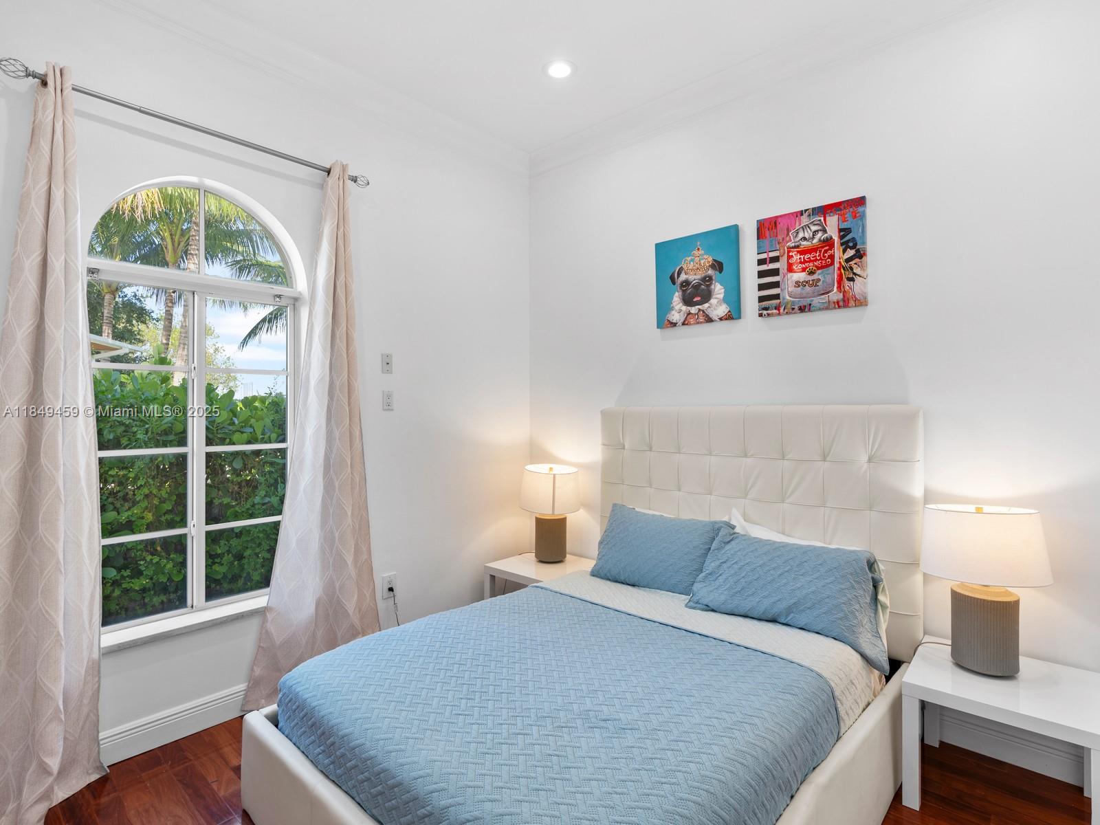 HOLLYWOOD LAKES SECTION - Residential