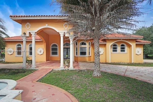 Property for Sale at 23710 Sw 214th Pl, Homestead, Miami-Dade County, Florida - Bedrooms: 4 
Bathrooms: 4  - $949,900