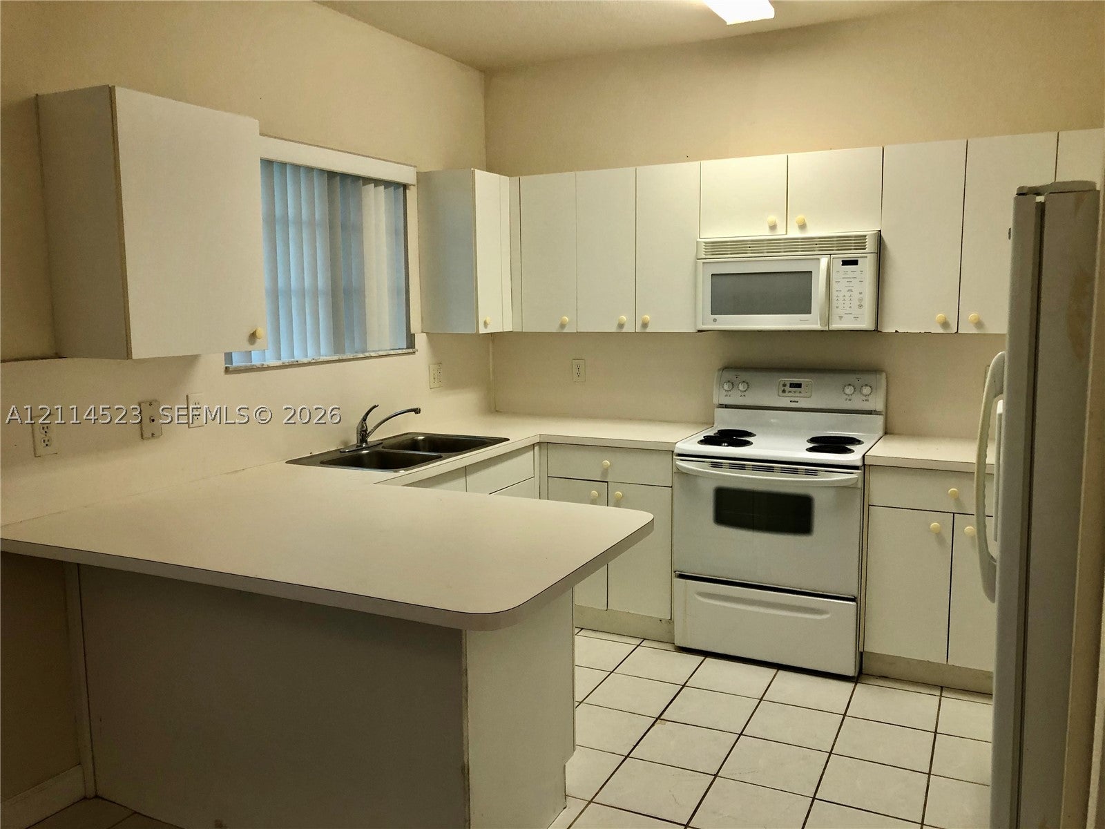 2733 NE 3rd Ct 103