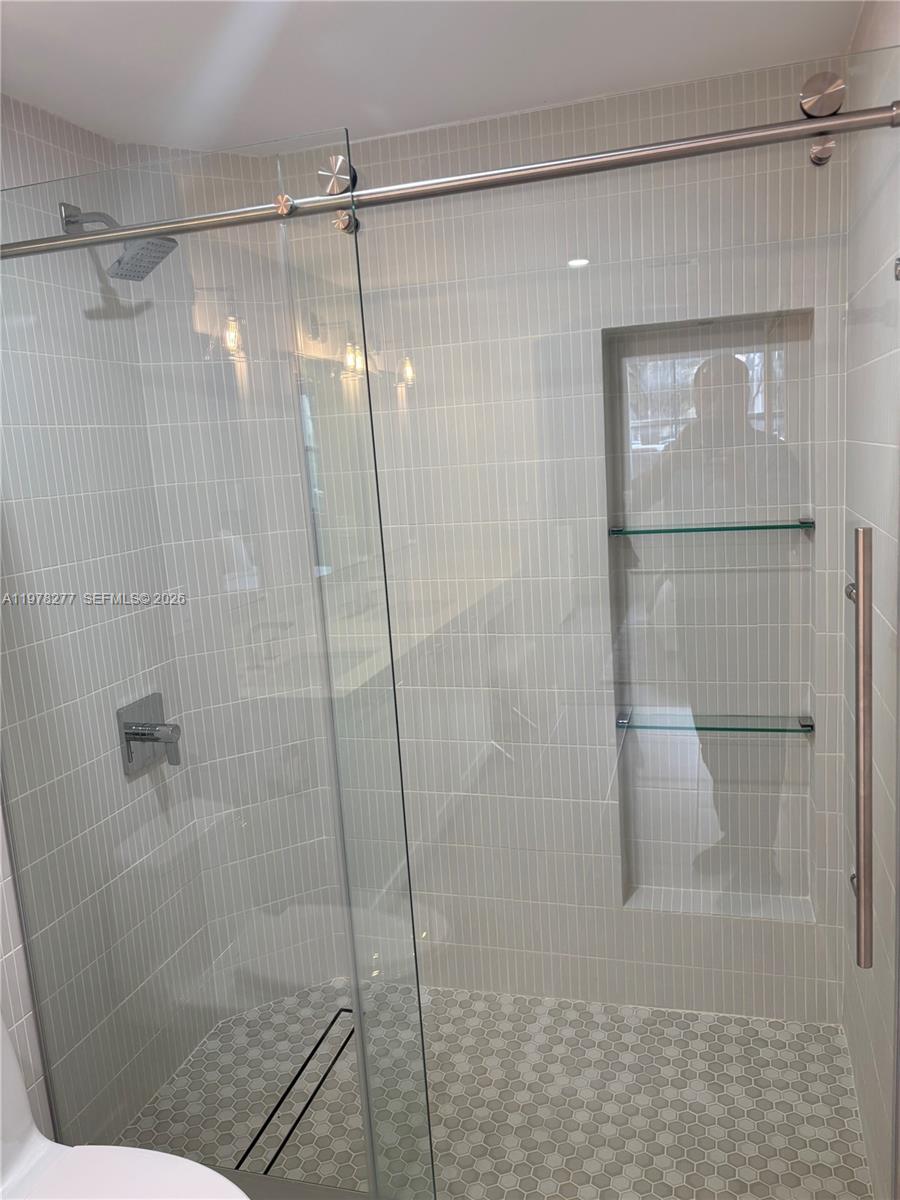 THE COURTS AT DORAL ISLES - Residential Lease