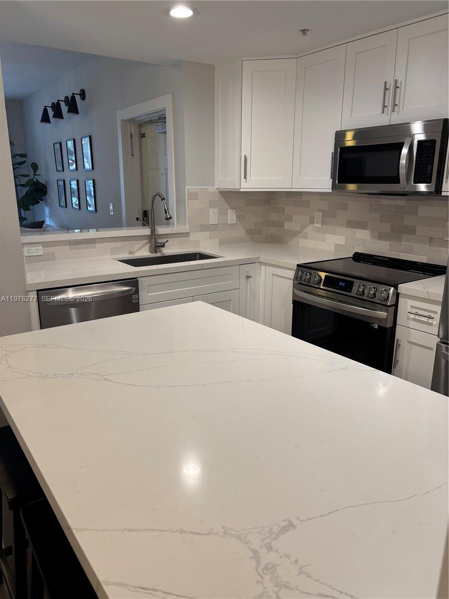 THE COURTS AT DORAL ISLES - Residential Lease