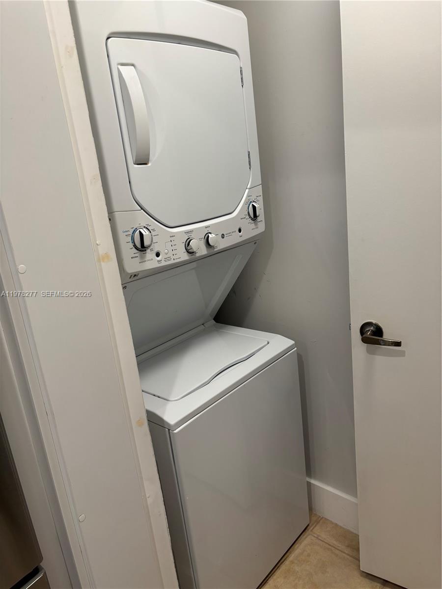 THE COURTS AT DORAL ISLES - Residential Lease