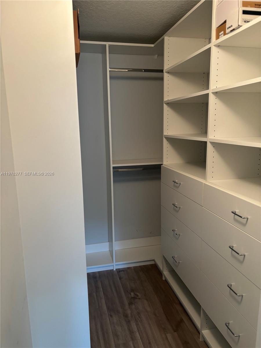 THE COURTS AT DORAL ISLES - Residential Lease