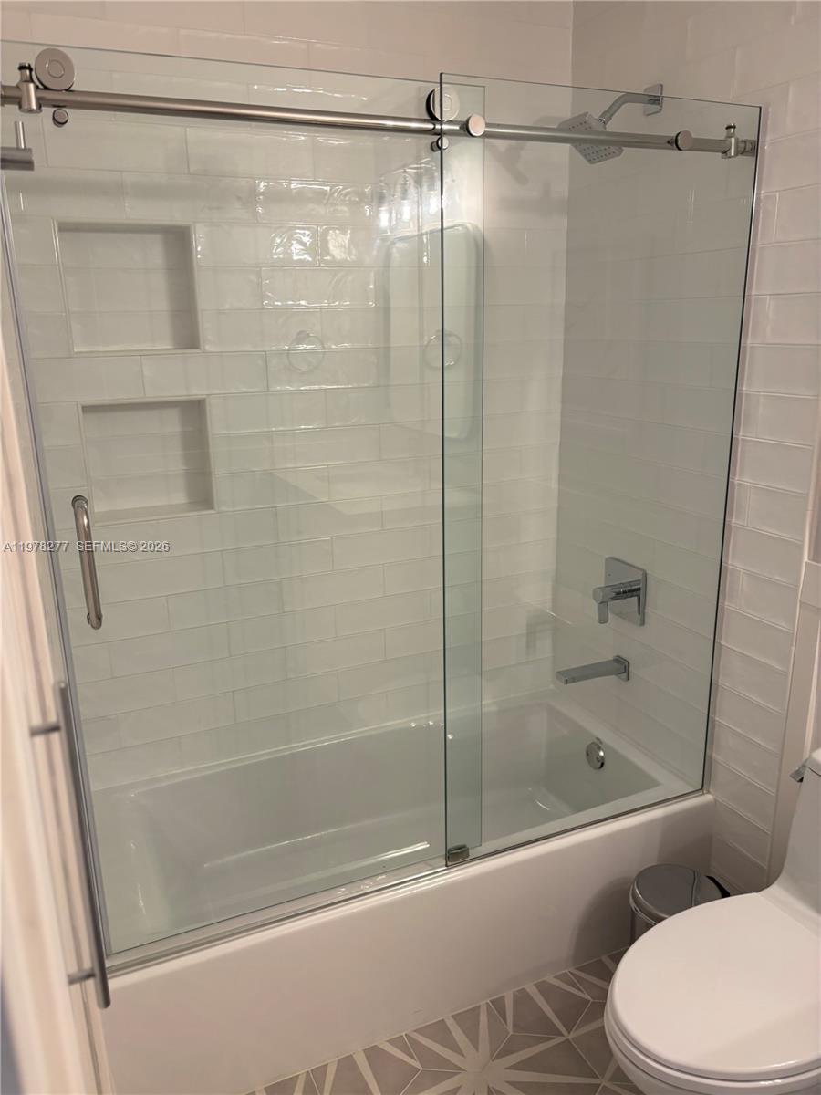 THE COURTS AT DORAL ISLES - Residential Lease