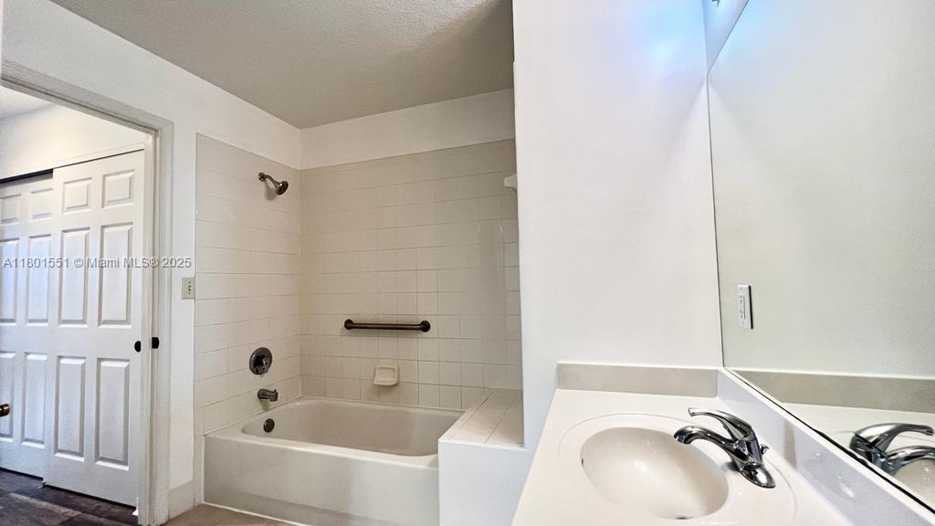 VILLAGE AT ABACOA CONDO - Residential Lease