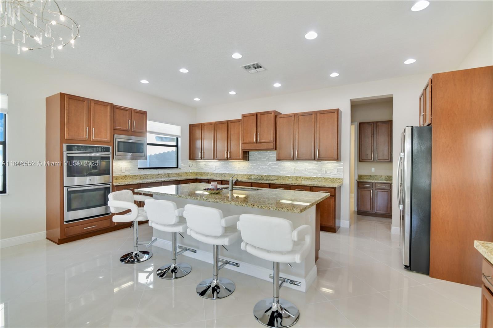 12137 Boca Reserve Ln, Boca Raton, FL, 33428/$1,995,000 2 12137 Boca Reserve Ln