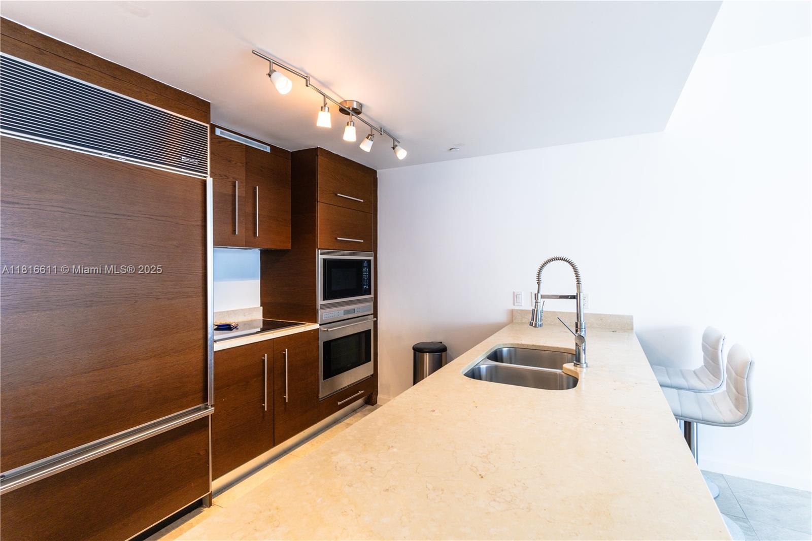 475 Brickell Ave 3512
