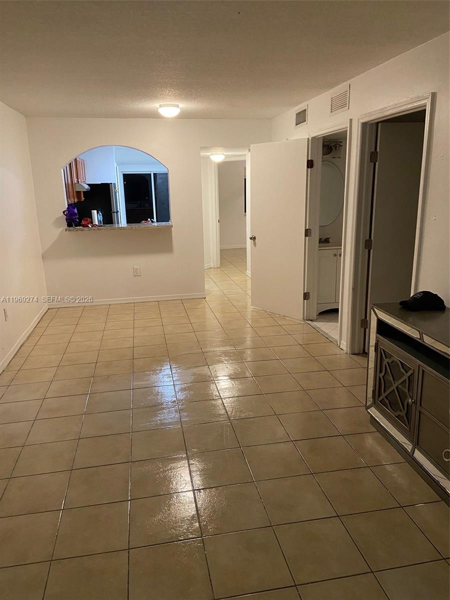 VENETIA GARDENS SOUTH CON - Residential Lease