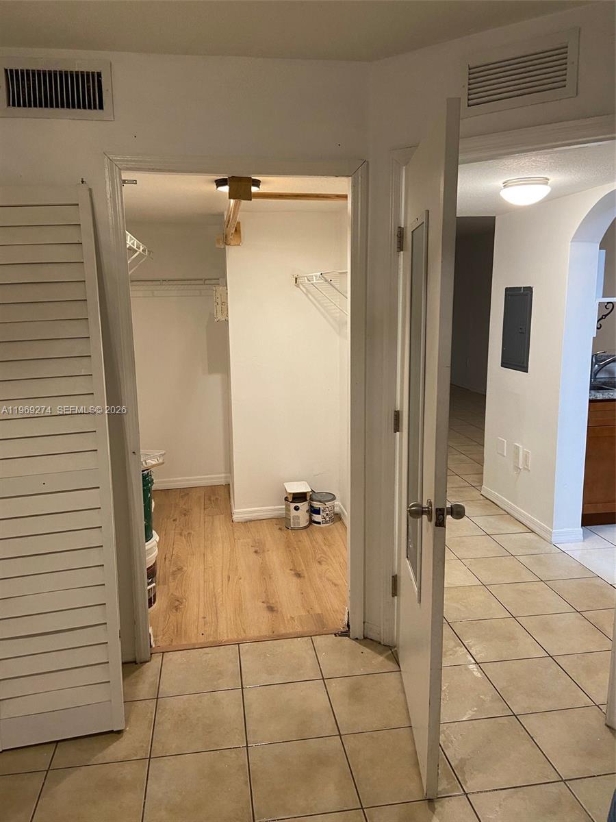 VENETIA GARDENS SOUTH CON - Residential Lease