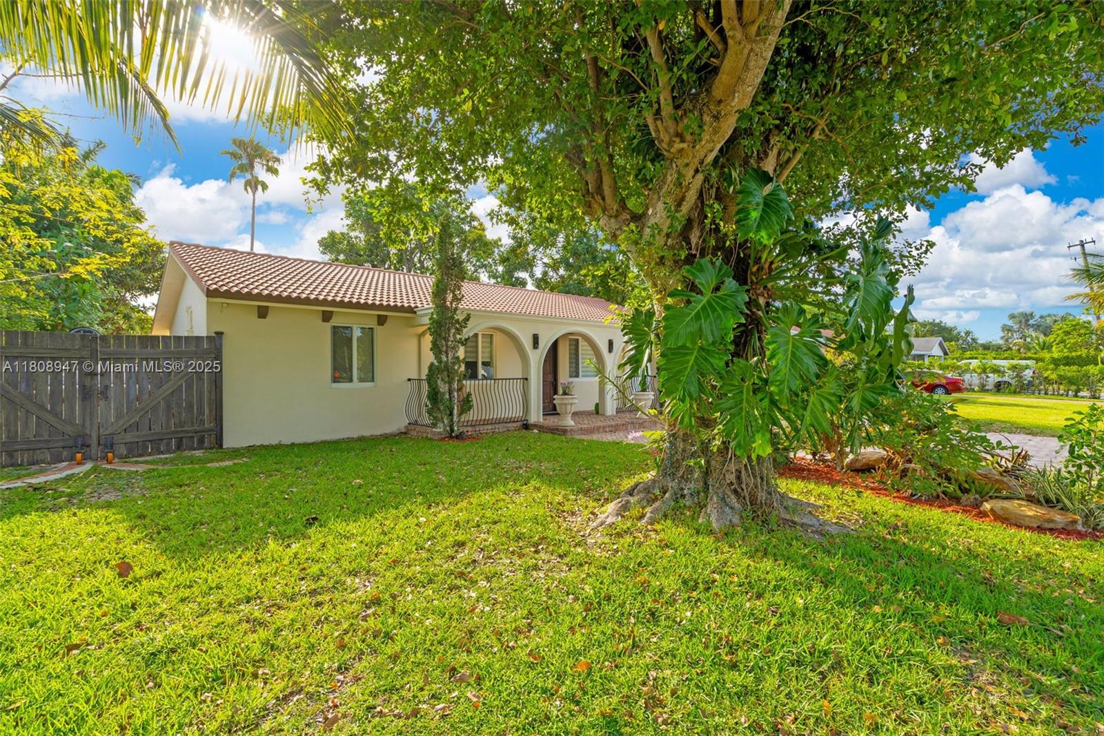 641 SW 50th Ave