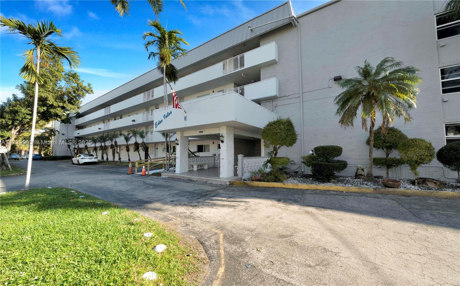 EDEN ISLES CONDO NO 5 - Residential