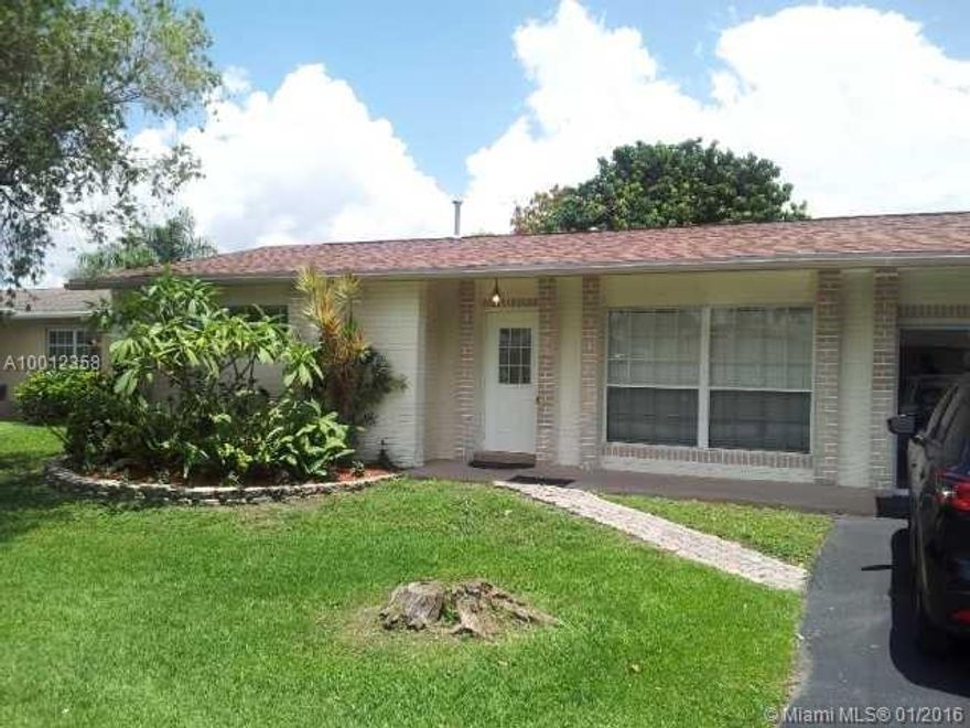 This is a great 3/2 home in a great community, great schools and parks. The house is renovated with a fenced backyard, perfect for kids and pets. It is on lockbox and very easy to show. We are looking for great families!