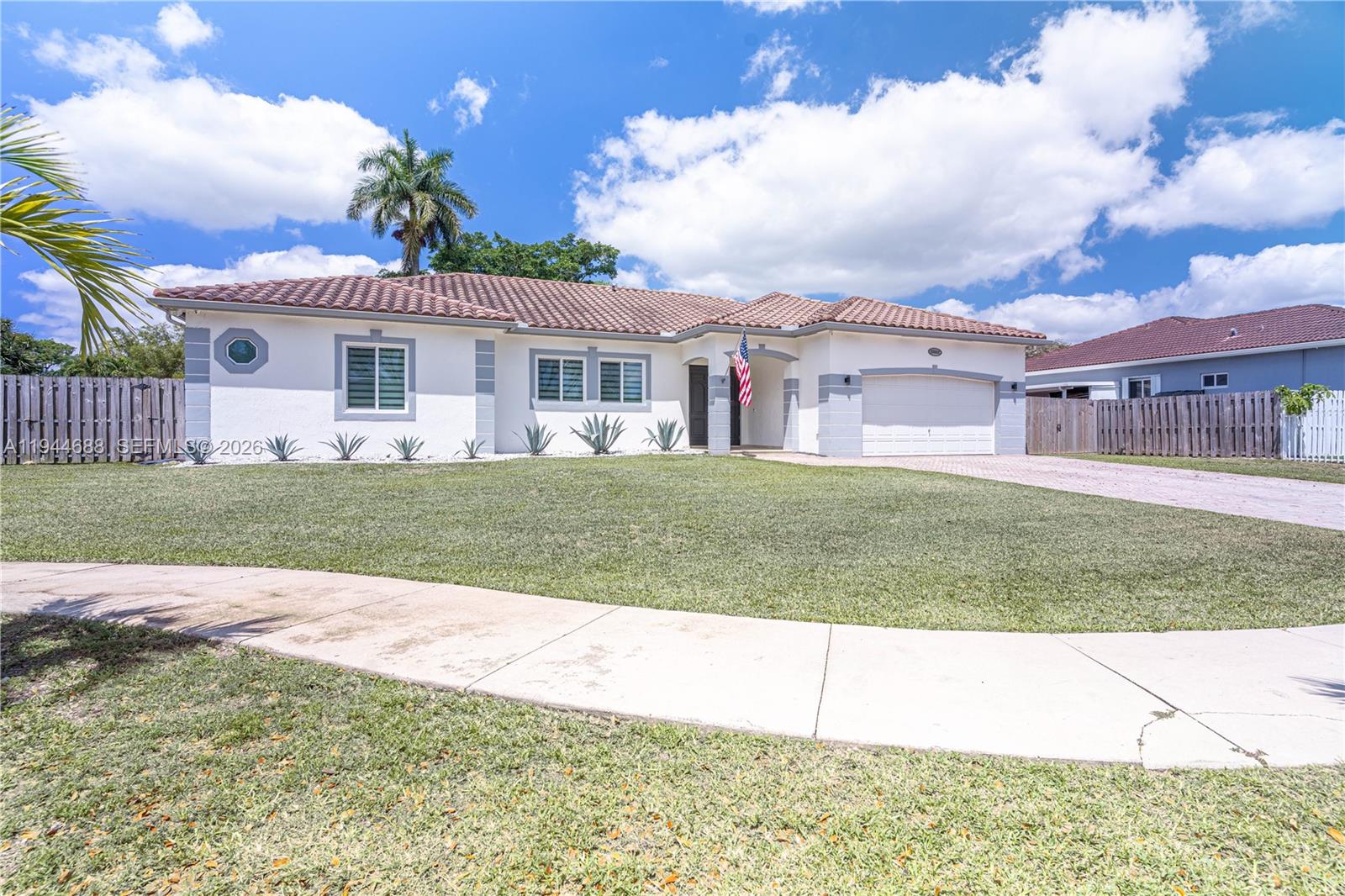 OLD COUNTRY ROAD ESTATES - Residential