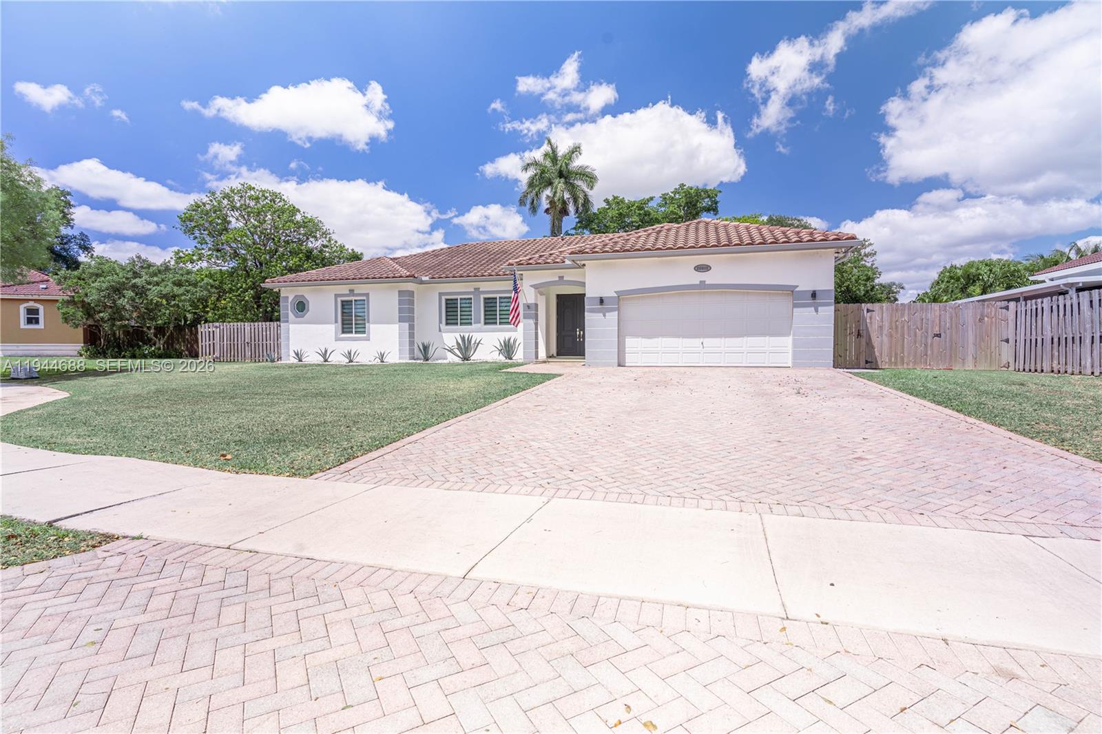 OLD COUNTRY ROAD ESTATES - Residential