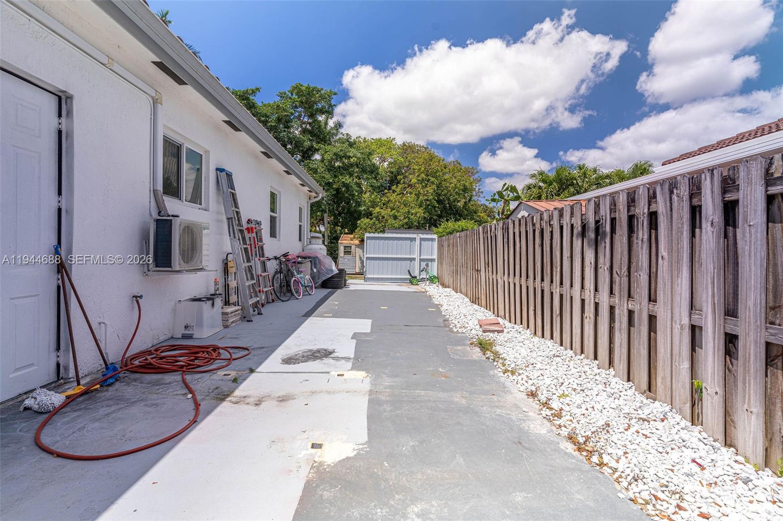 OLD COUNTRY ROAD ESTATES - Residential