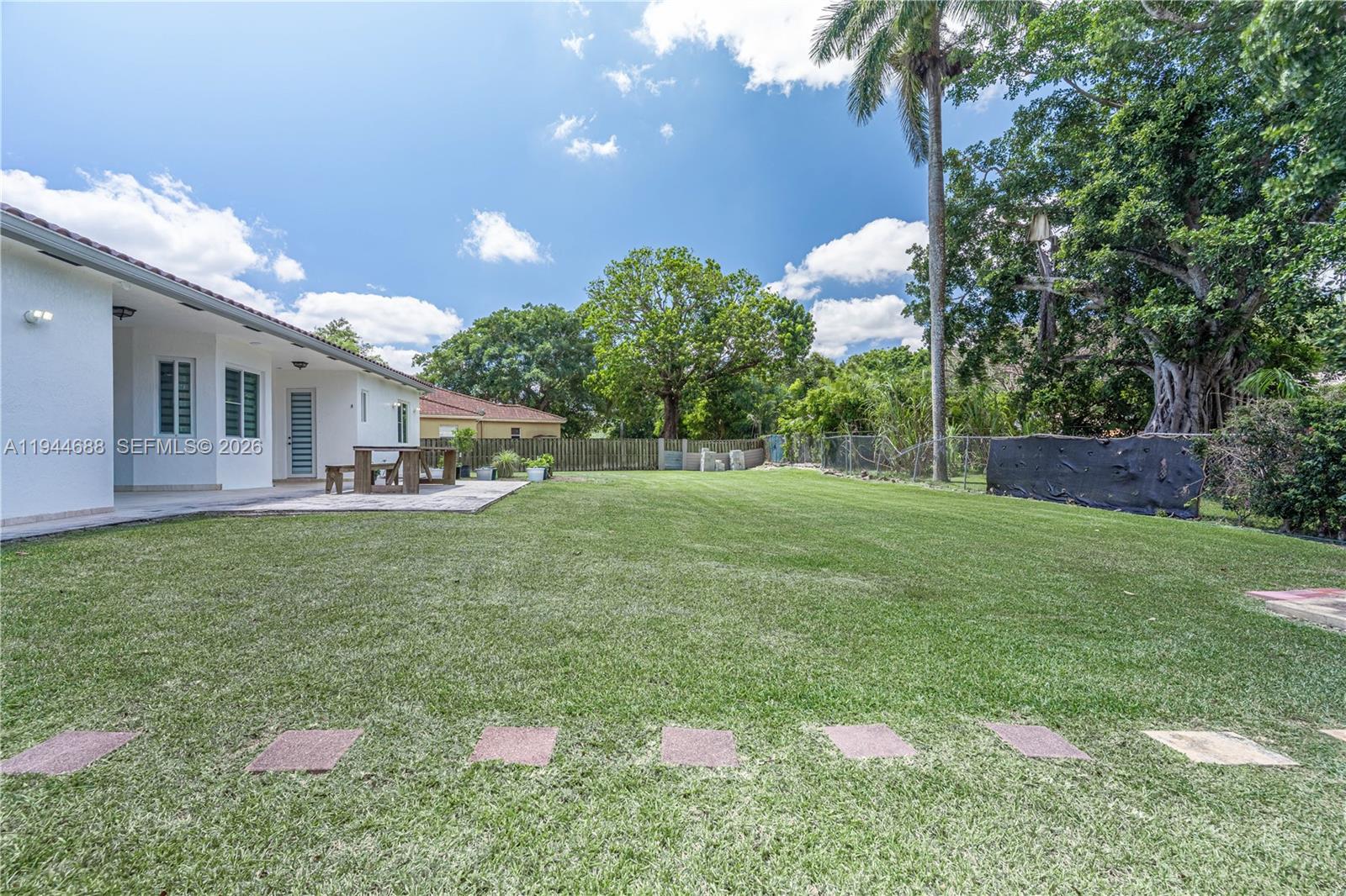 OLD COUNTRY ROAD ESTATES - Residential