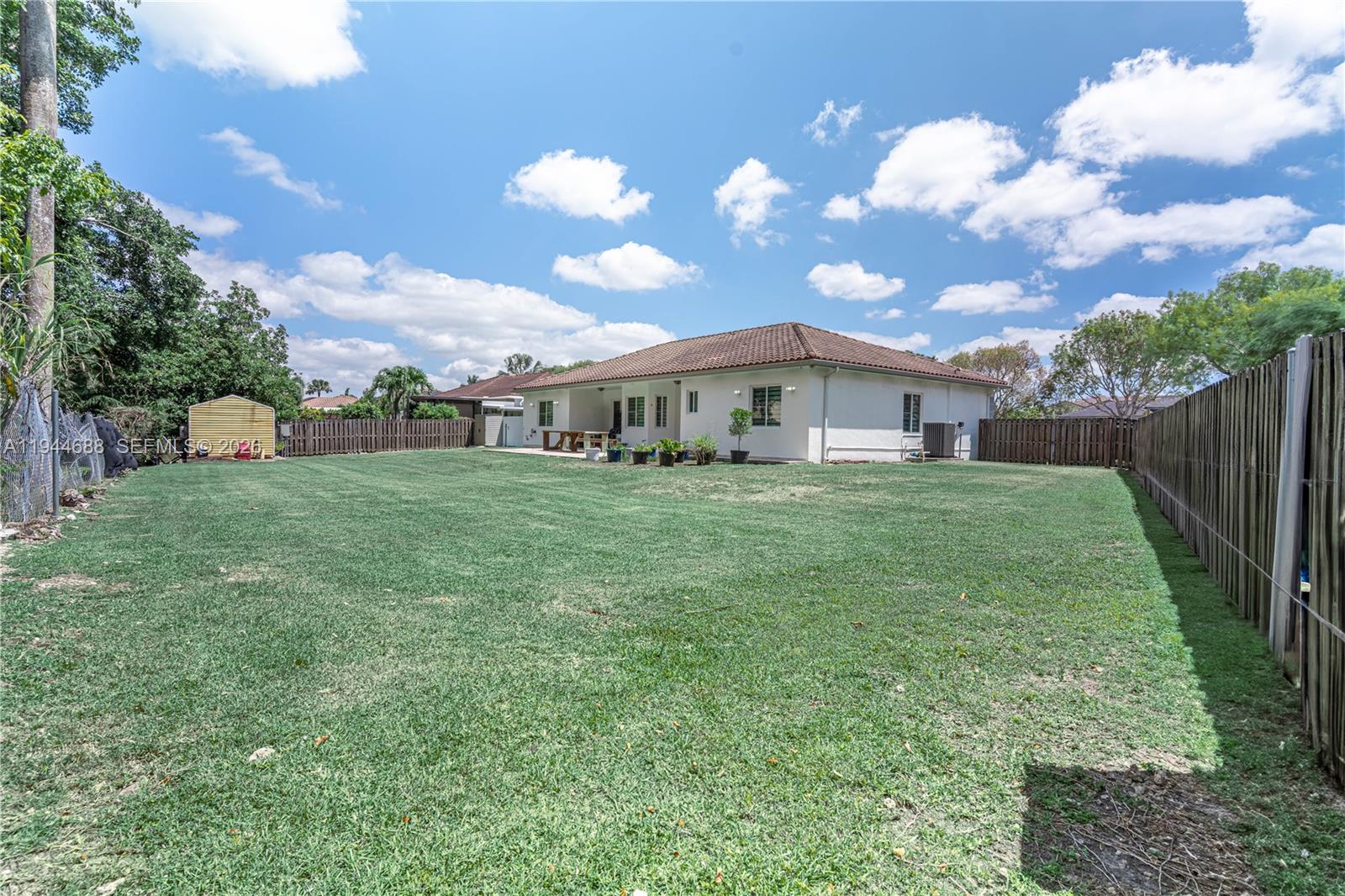 OLD COUNTRY ROAD ESTATES - Residential