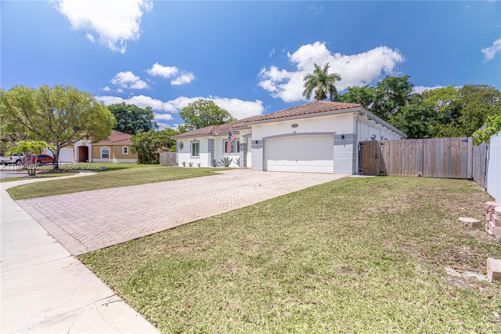 OLD COUNTRY ROAD ESTATES - Residential