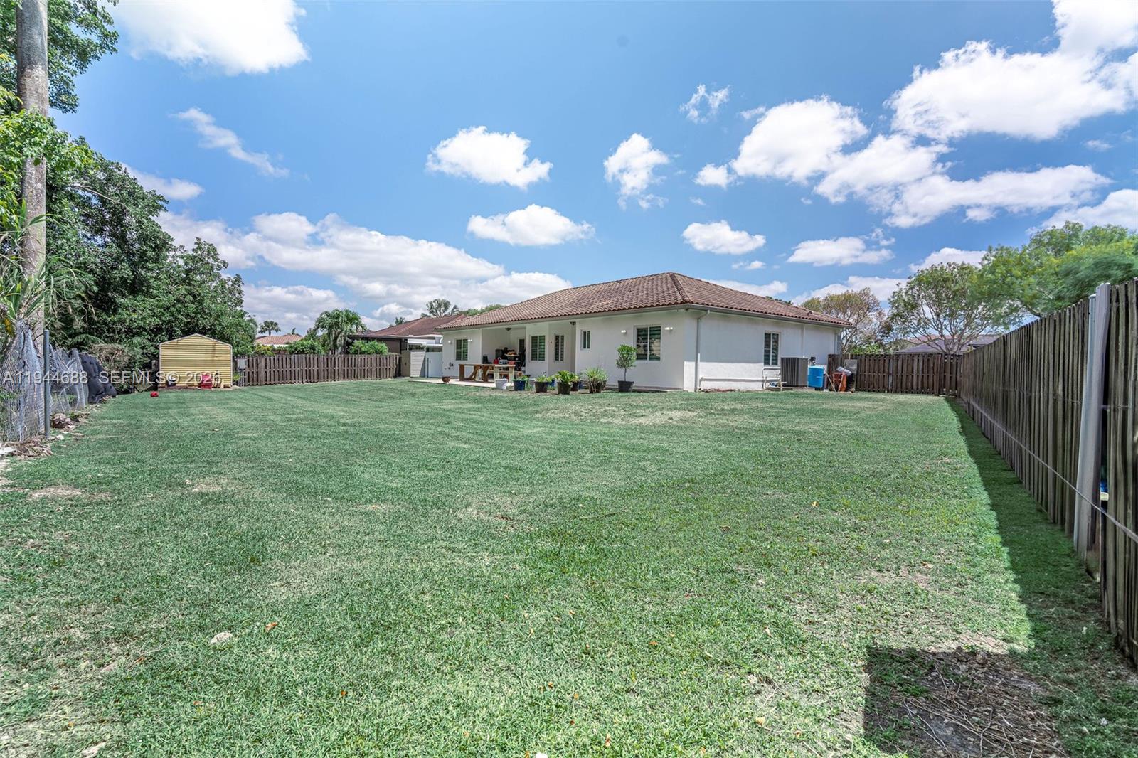 OLD COUNTRY ROAD ESTATES - Residential