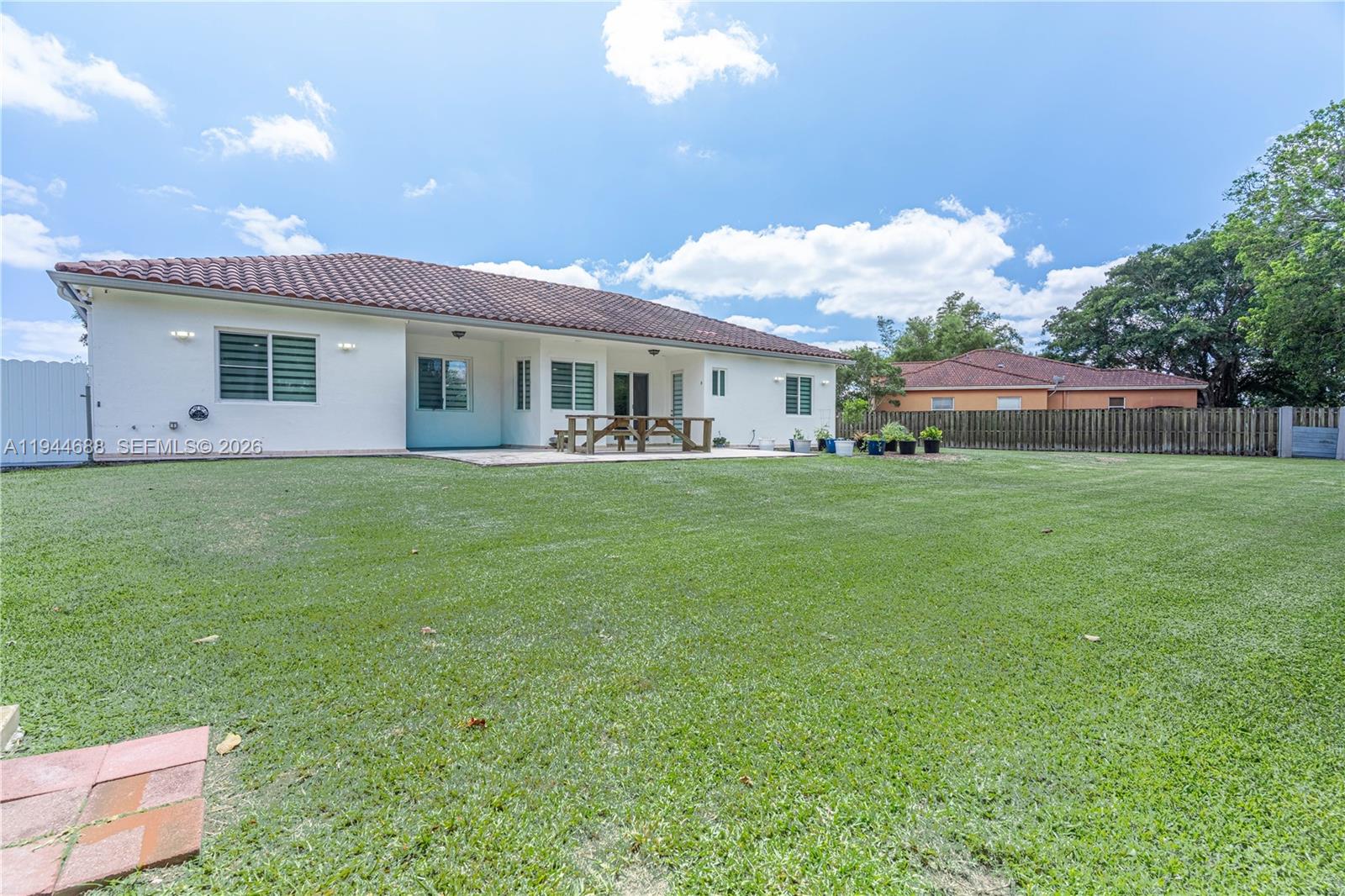 OLD COUNTRY ROAD ESTATES - Residential