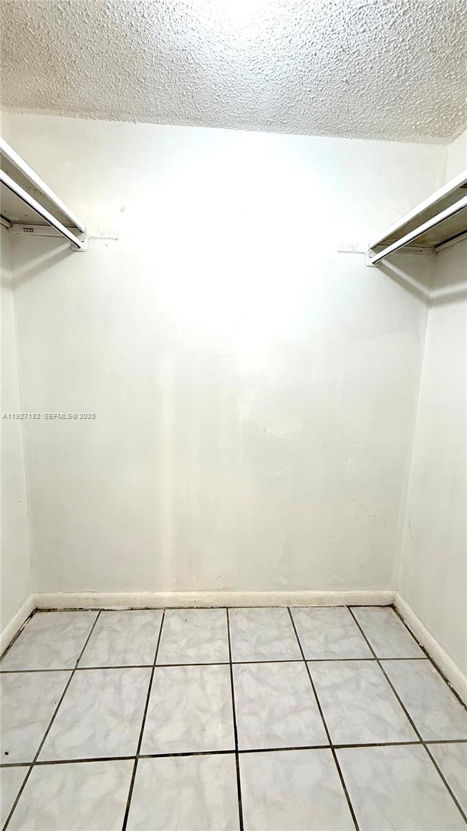 NARANJA LAKES CONDO NO 5 - Residential