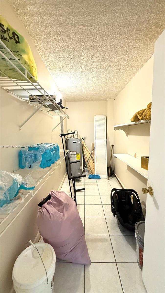 NARANJA LAKES CONDO NO 5 - Residential