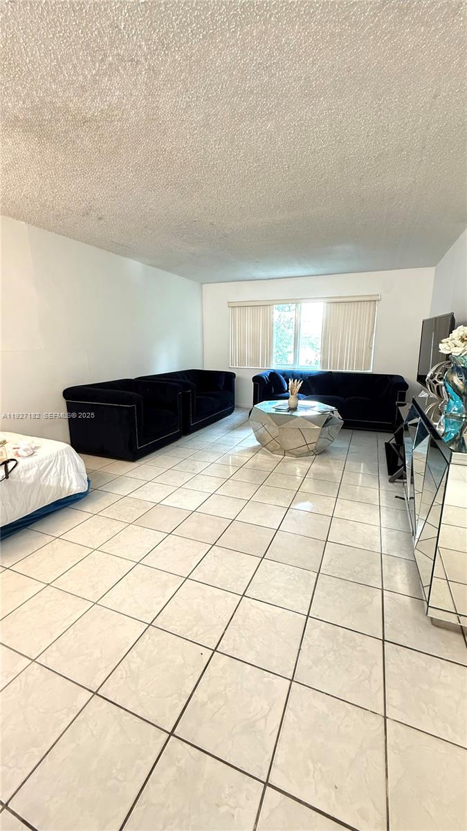 NARANJA LAKES CONDO NO 5 - Residential