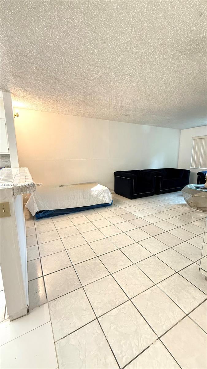 NARANJA LAKES CONDO NO 5 - Residential