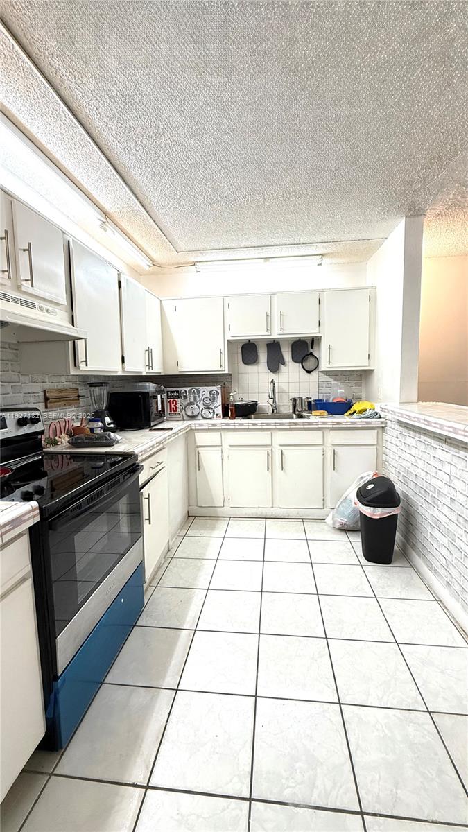 NARANJA LAKES CONDO NO 5 - Residential