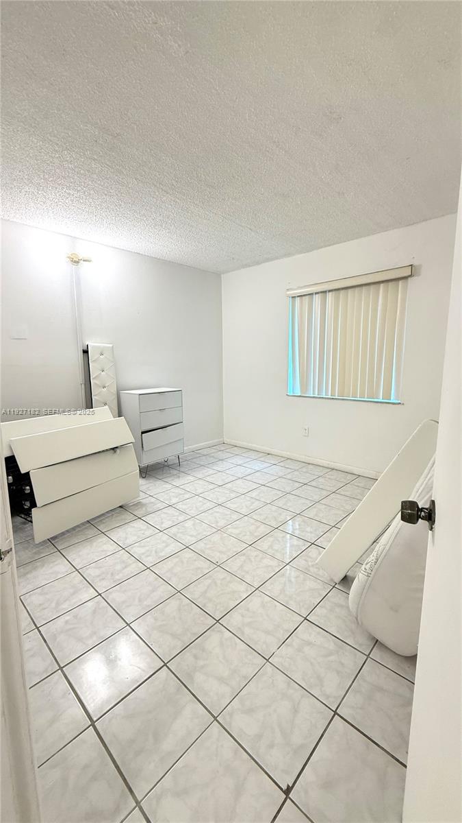 NARANJA LAKES CONDO NO 5 - Residential