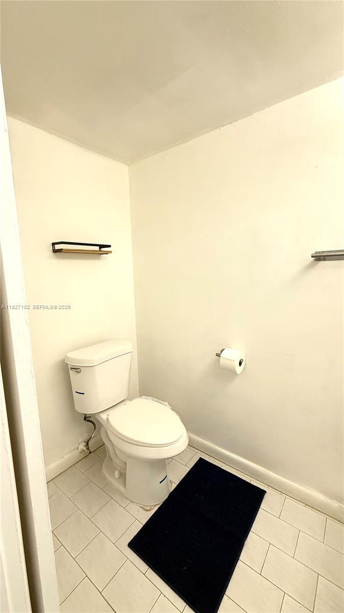 NARANJA LAKES CONDO NO 5 - Residential