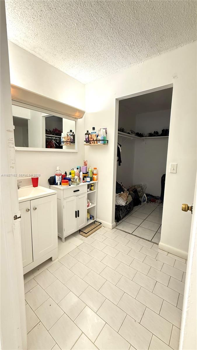 NARANJA LAKES CONDO NO 5 - Residential