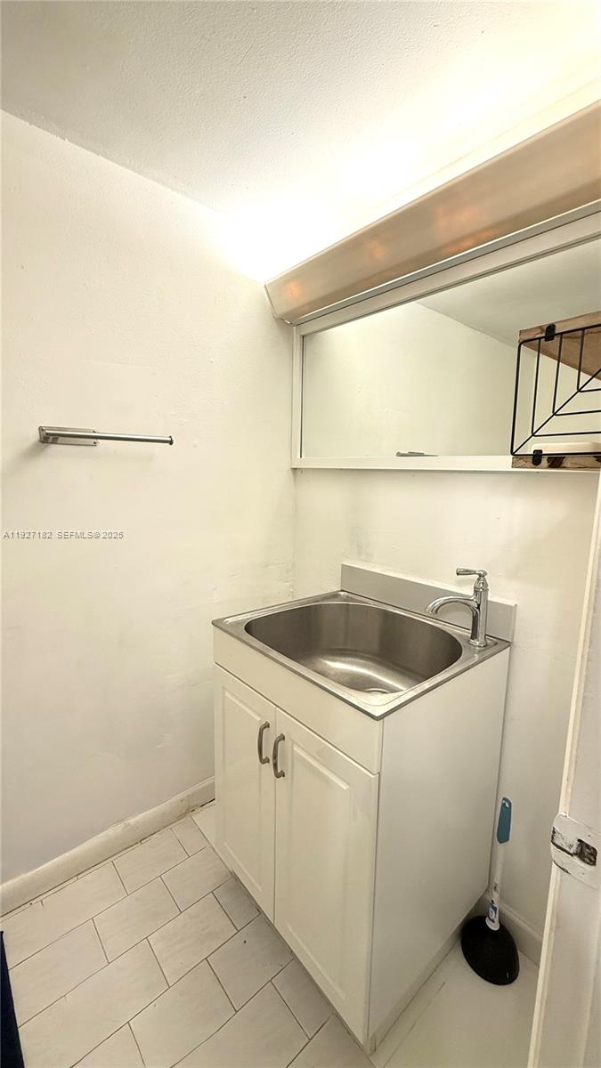 NARANJA LAKES CONDO NO 5 - Residential