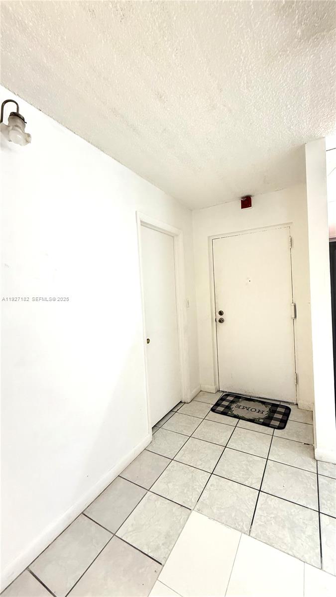 NARANJA LAKES CONDO NO 5 - Residential