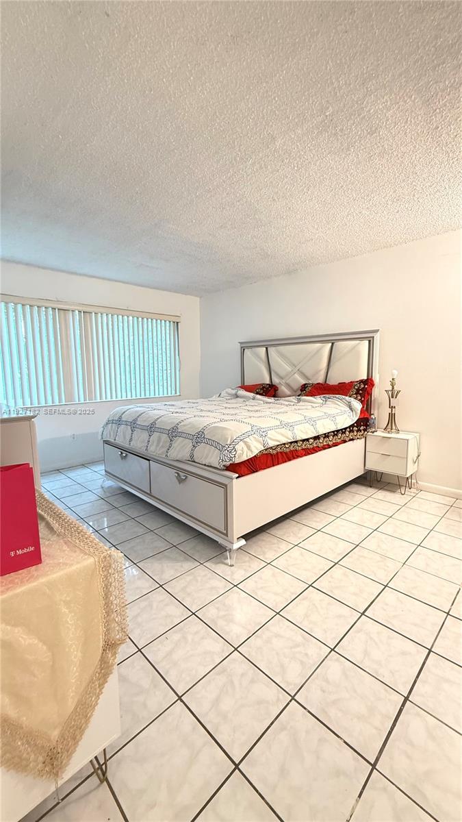 NARANJA LAKES CONDO NO 5 - Residential