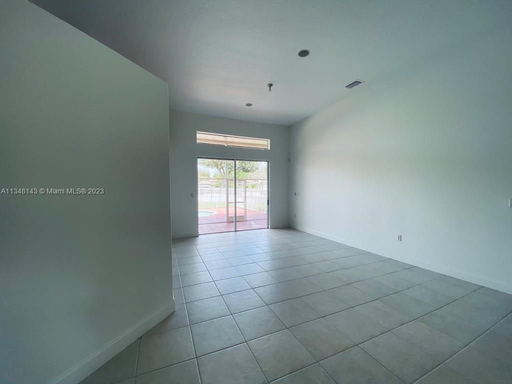 Photo 4 of 34 of 3125 Fairways Dr house