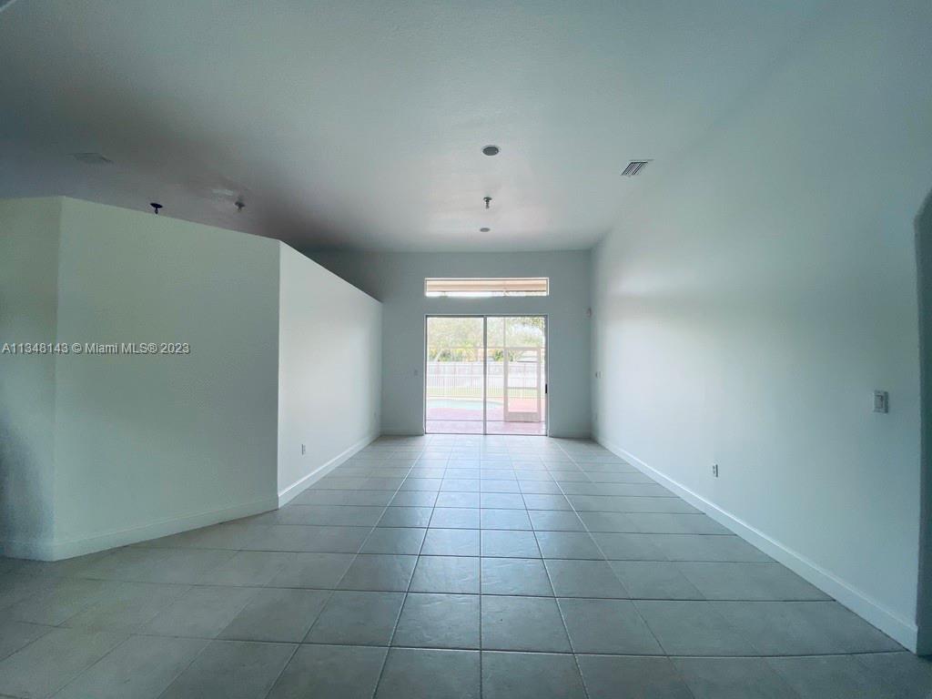 Photo 5 of 34 of 3125 Fairways Dr house