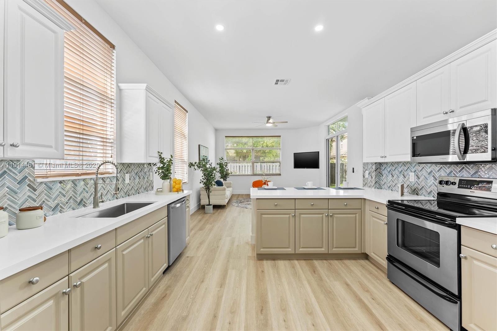 RIVIERA ISLES II - Residential