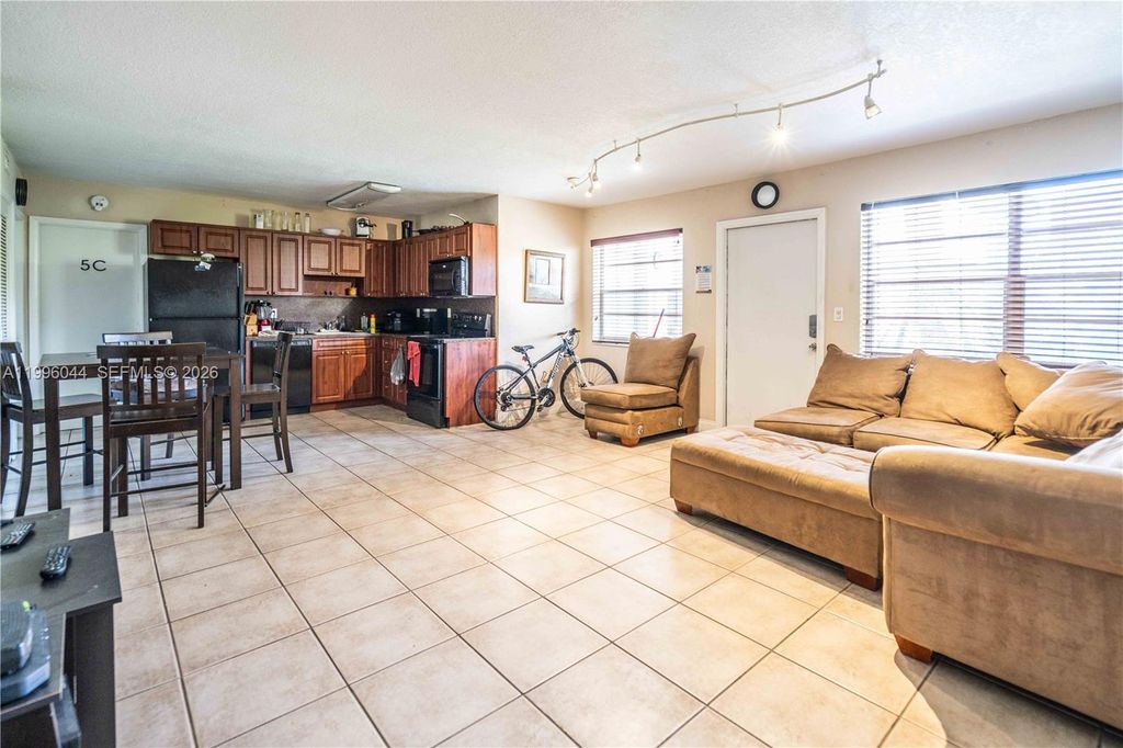 Photo of 715 NE 6th St #5A, Fort Lauderdale, FL 33304 (MLS # A11996044)