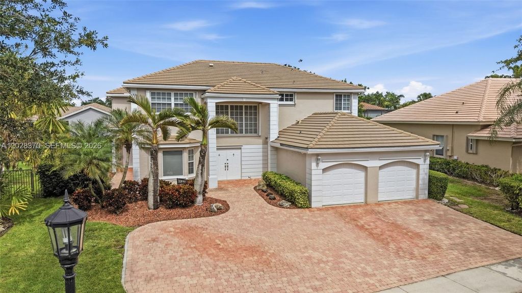 Photo of 2608 Oakbrook Ct, Weston, FL 33332 (MLS # A12028370)